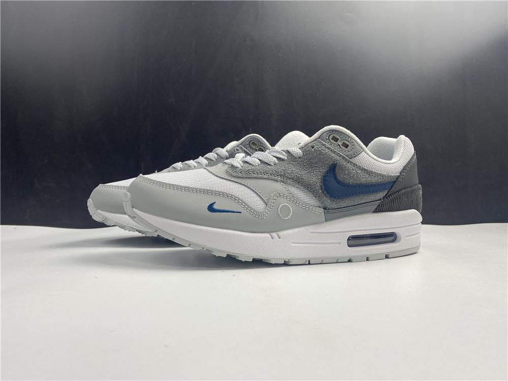 5ed86f51-AM1LondonShoesSneakers_16.jpg