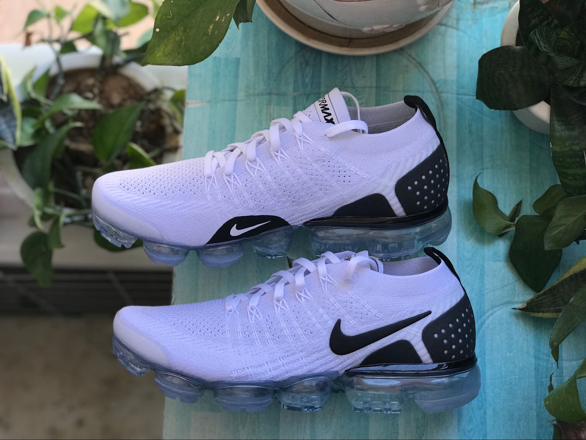 6370071c-NikeAirVaporMax2WhiteBlack_11_d3c56598-c0dd-42dc-90c9-b6269aa9982e-1.jpg
