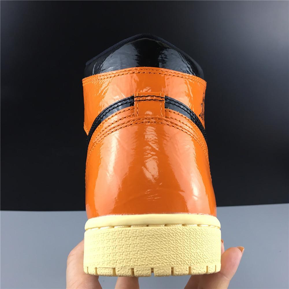 759b8ab8-Jordan1RetroHighShatteredBackboard3_10_a71df420-5f0e-45fe-8c12-4d6f45a0e95a.jpg