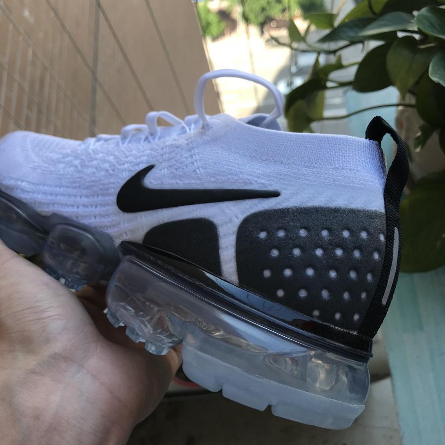 78b0edcb-NikeAirVaporMax2WhiteBlack_3_6ee794a9-1a9c-4f51-bd38-74214861f5e3.jpg
