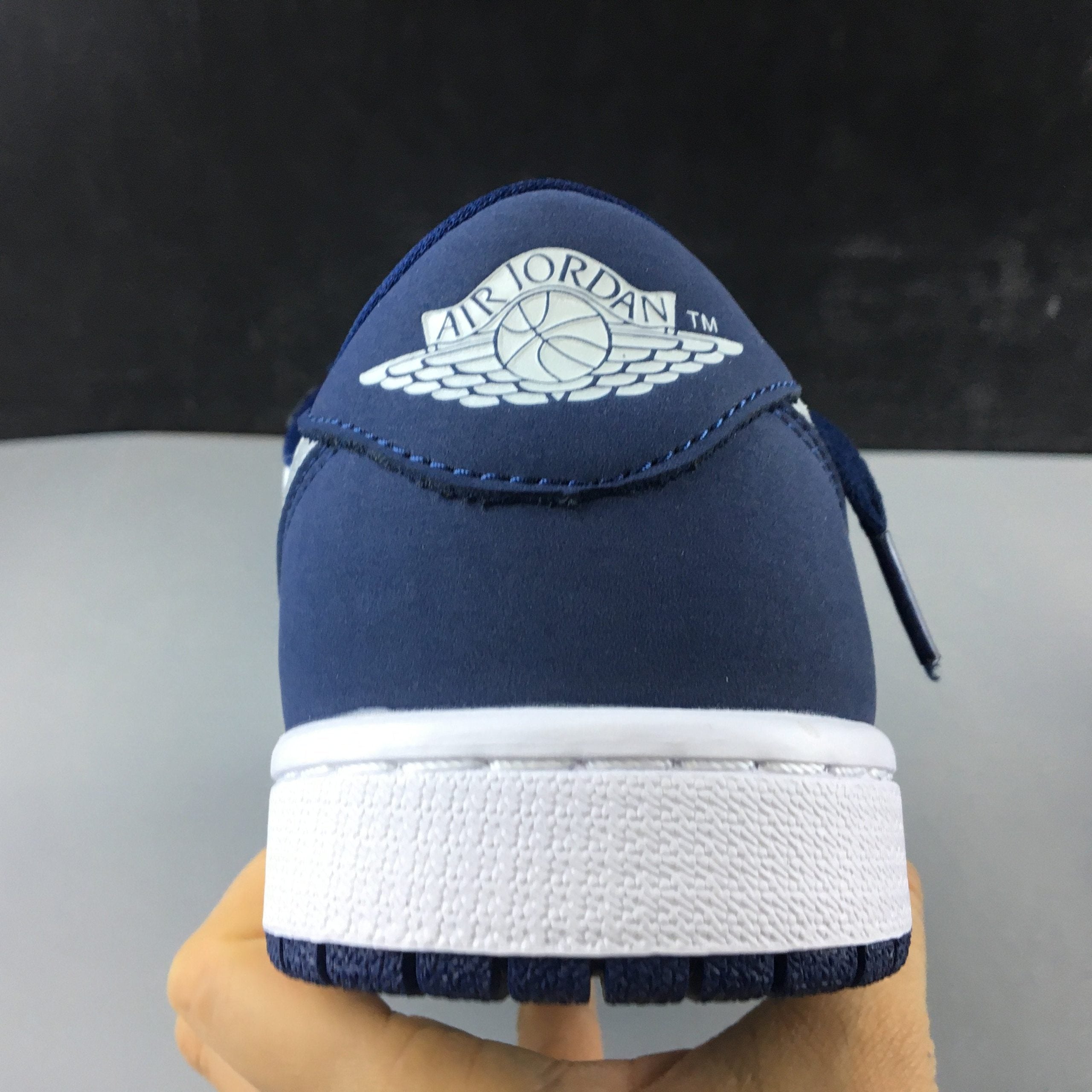 876a050d-Jordan1LowSBMidnightNavy_4_078527e0-fc5e-417c-87f4-a5983ee76258-scaled-1.jpg