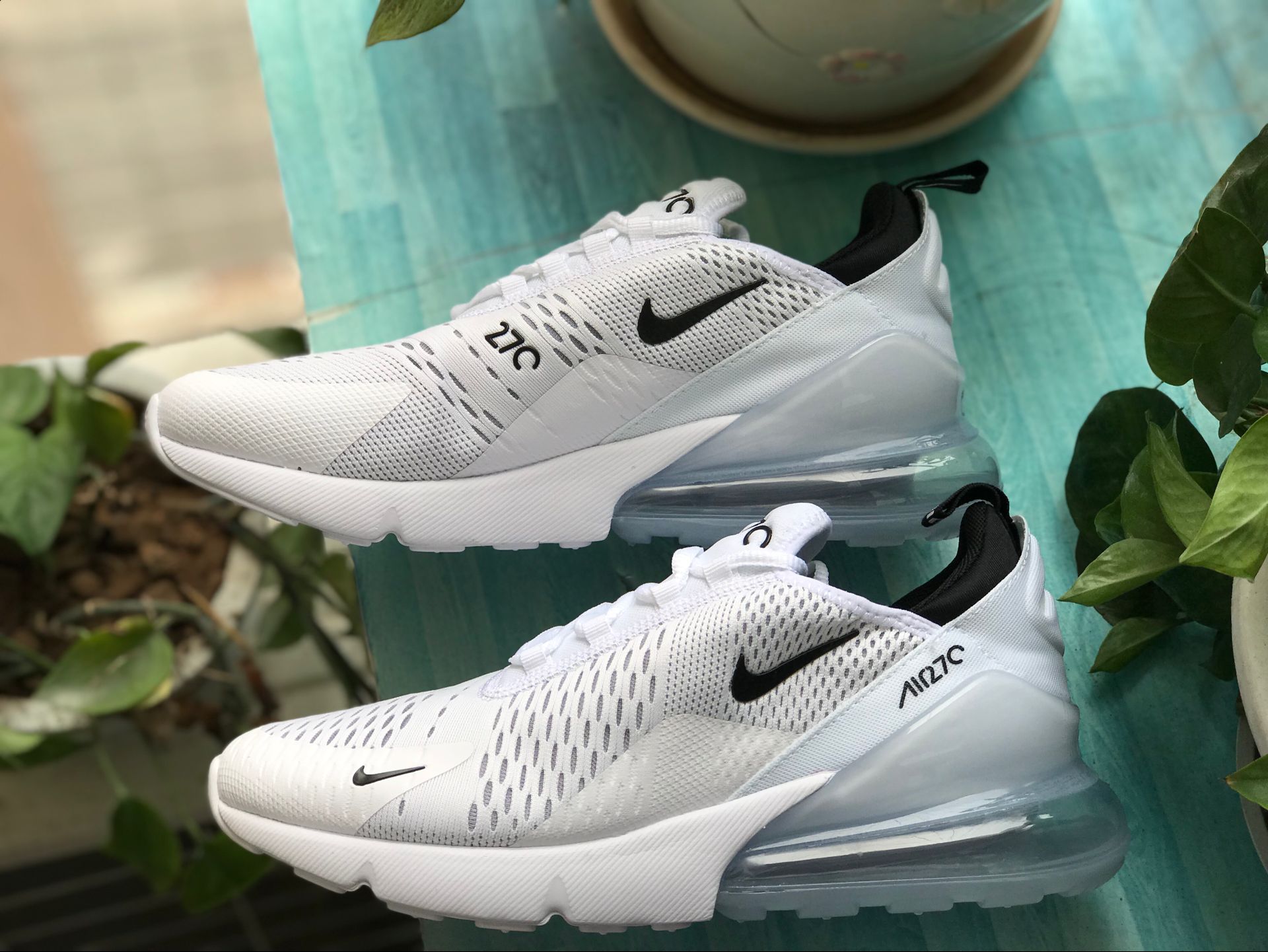 96f2a1f3-NikeAirMax270WhiteBlack_9_37619f1e-daf0-4081-8d12-28df47dccae1.jpg