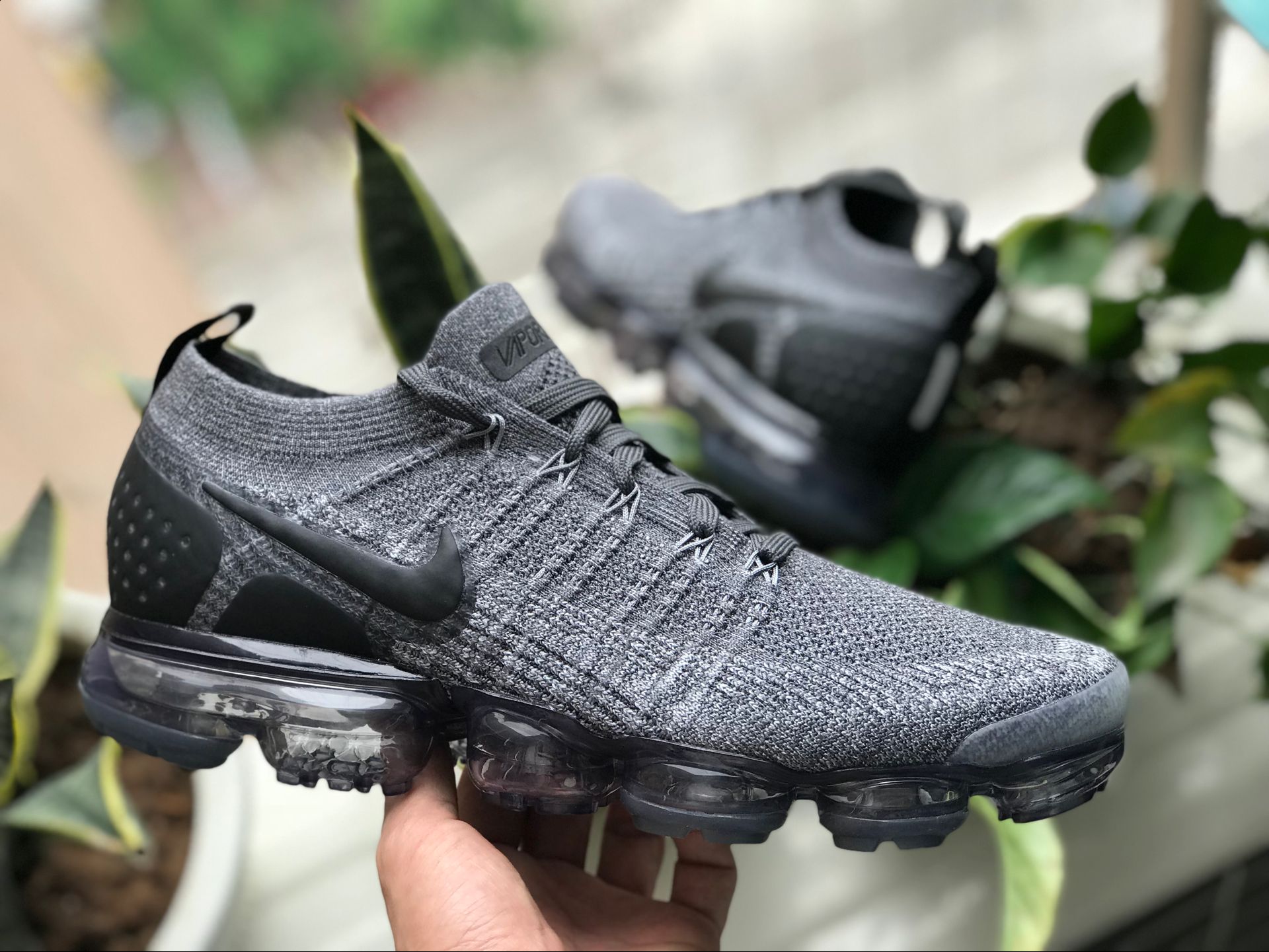 9d897c2e-NikeAirVaporMax2DarkGrey_11_710dbd20-0efc-4fab-a227-eb4c056a291a-1.jpg
