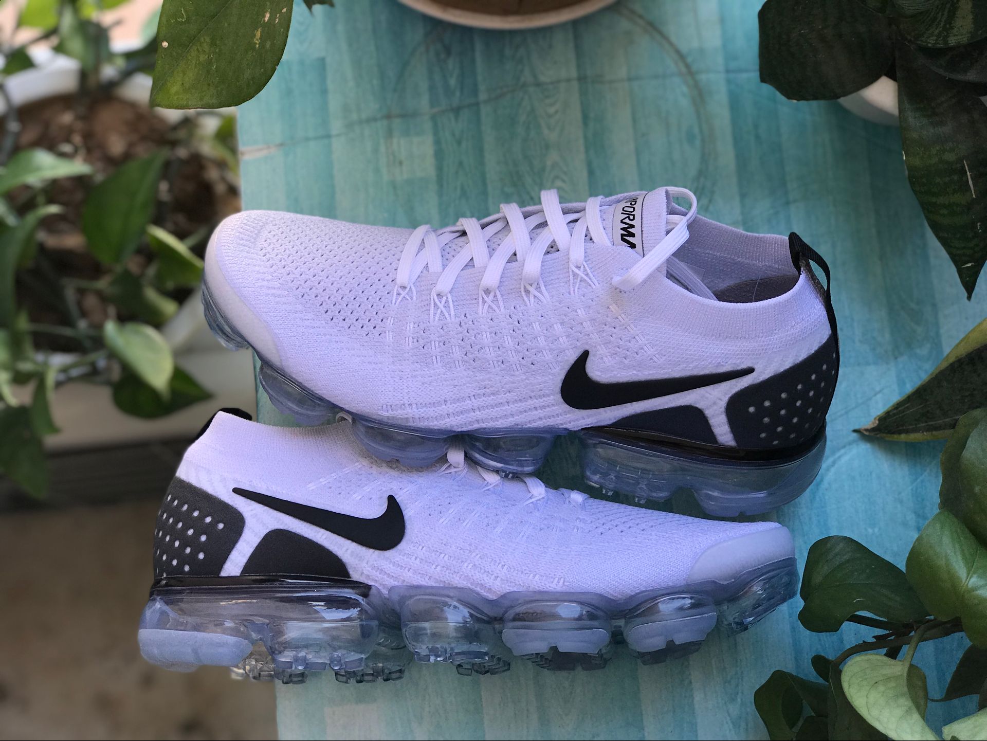 a208fc61-NikeAirVaporMax2WhiteBlack_8_448a11d6-bace-4aaa-bbac-47e47d78411c.jpg
