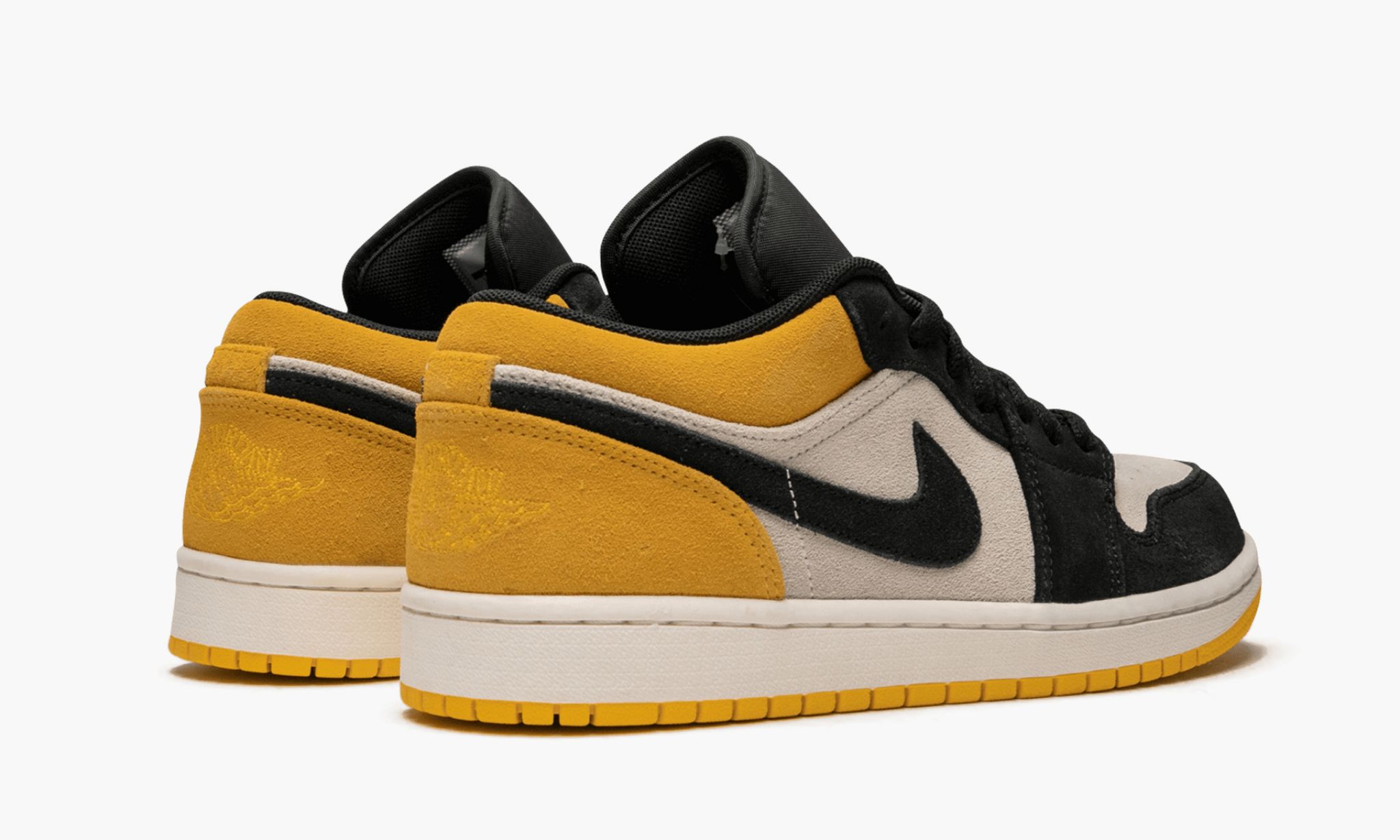 air-jordan-1-low-_26_238220university-gold_26_238221-1021-cmnzs.jpg