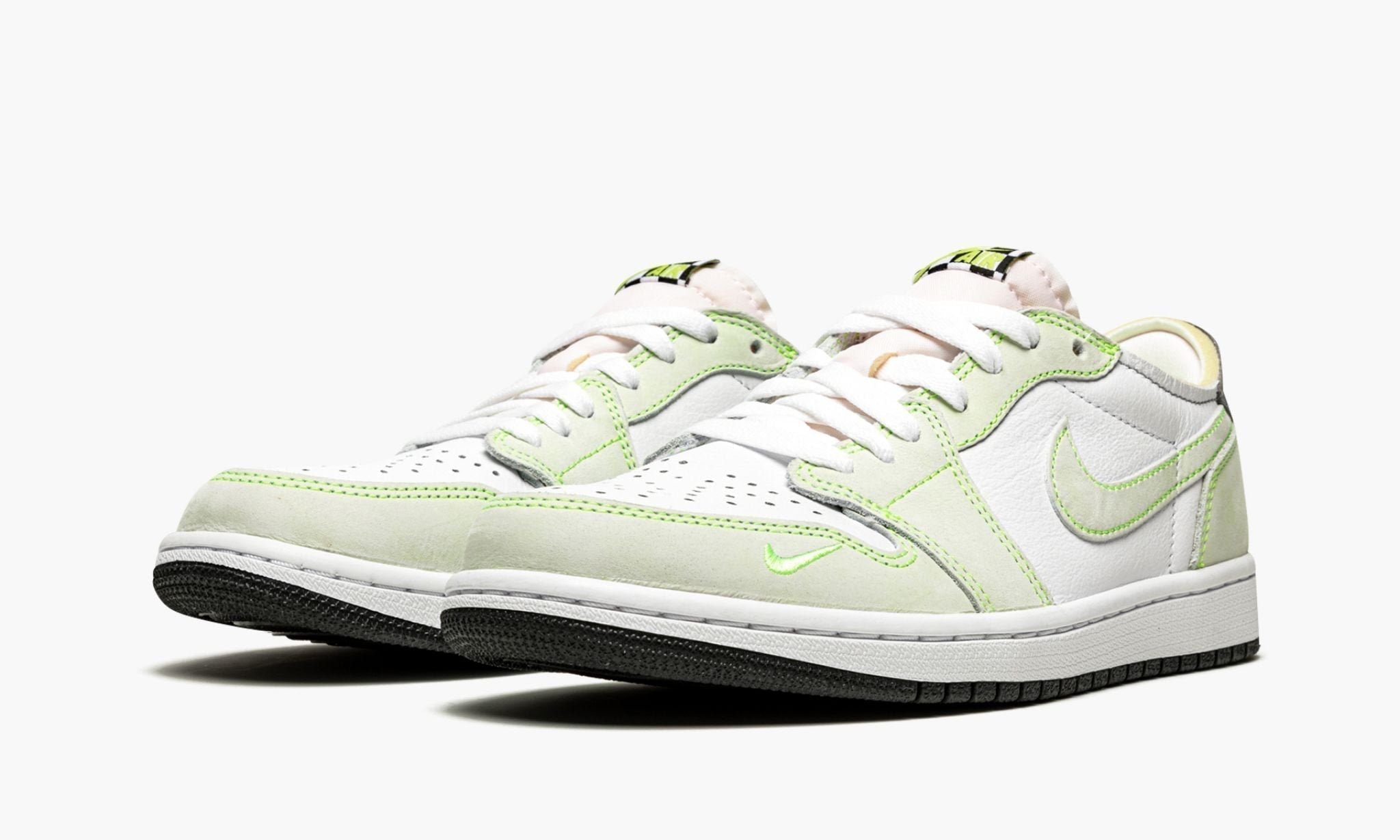 air-jordan-1-low-og-_26_238220ghost-green_26_238221-5049-s8cxk.jpg