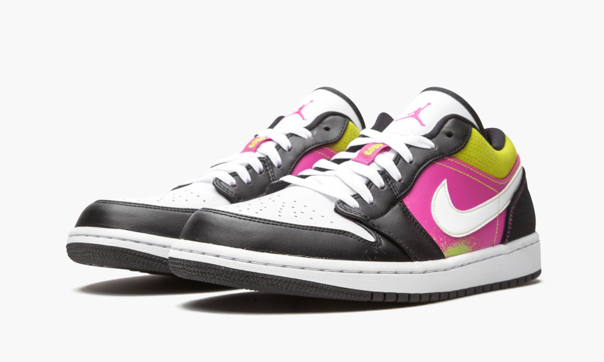 air-jordan-1-low-se-_26_238220spray-paint_26_238221-5238-ufa67.jpg