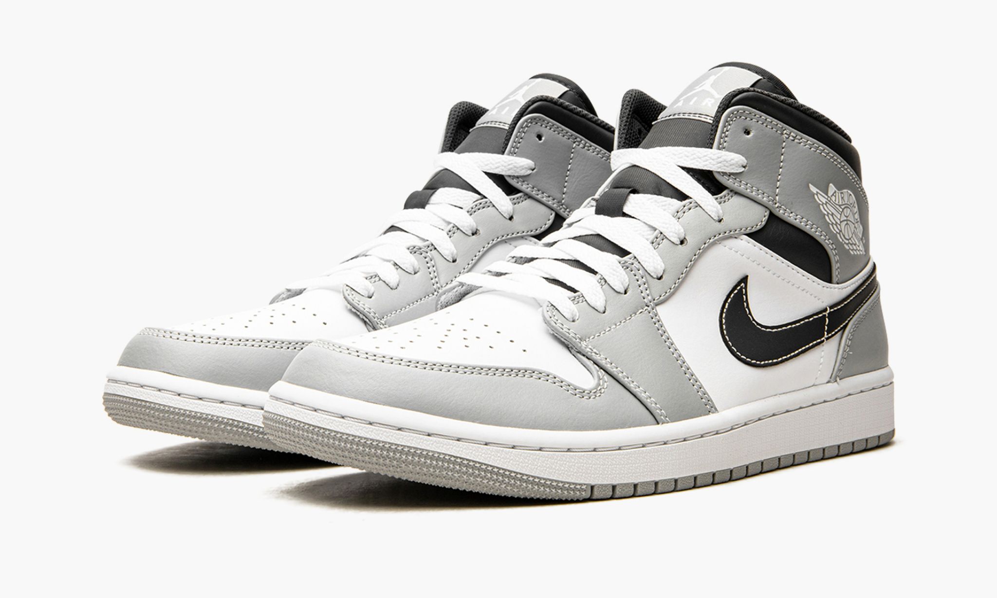 air-jordan-1-mid-_26_238220light-smoke-grey-2.0_26_238221-4319-wmkul.jpg
