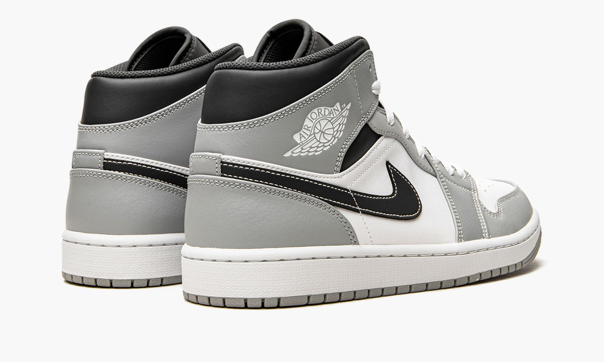 air-jordan-1-mid-_26_238220light-smoke-grey-2.0_26_238221-5327-wvqwp.jpg