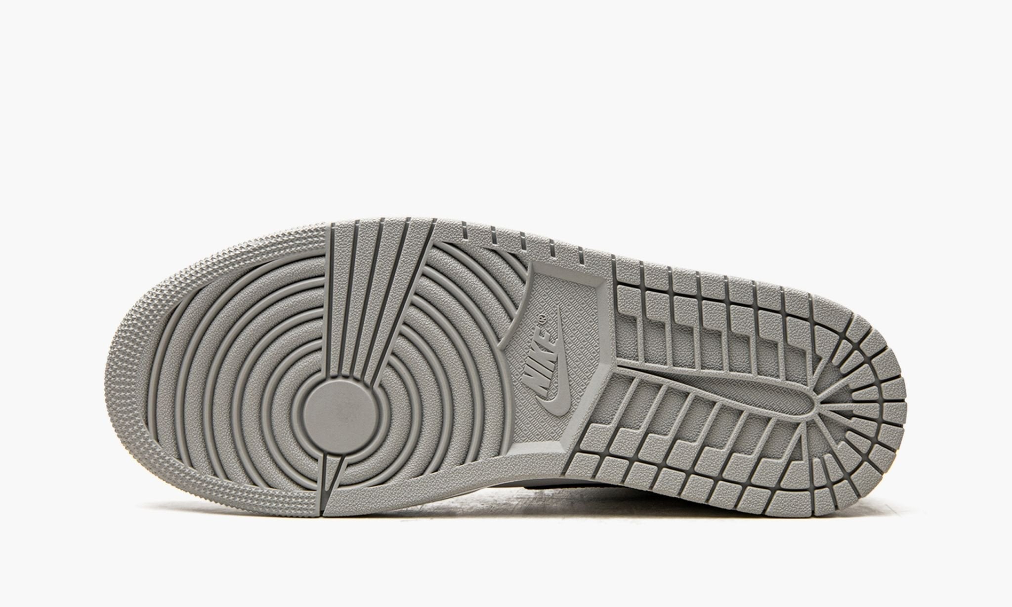 air-jordan-1-mid-_26_238220light-smoke-grey-2.0_26_238221-9158-ejqks.jpg