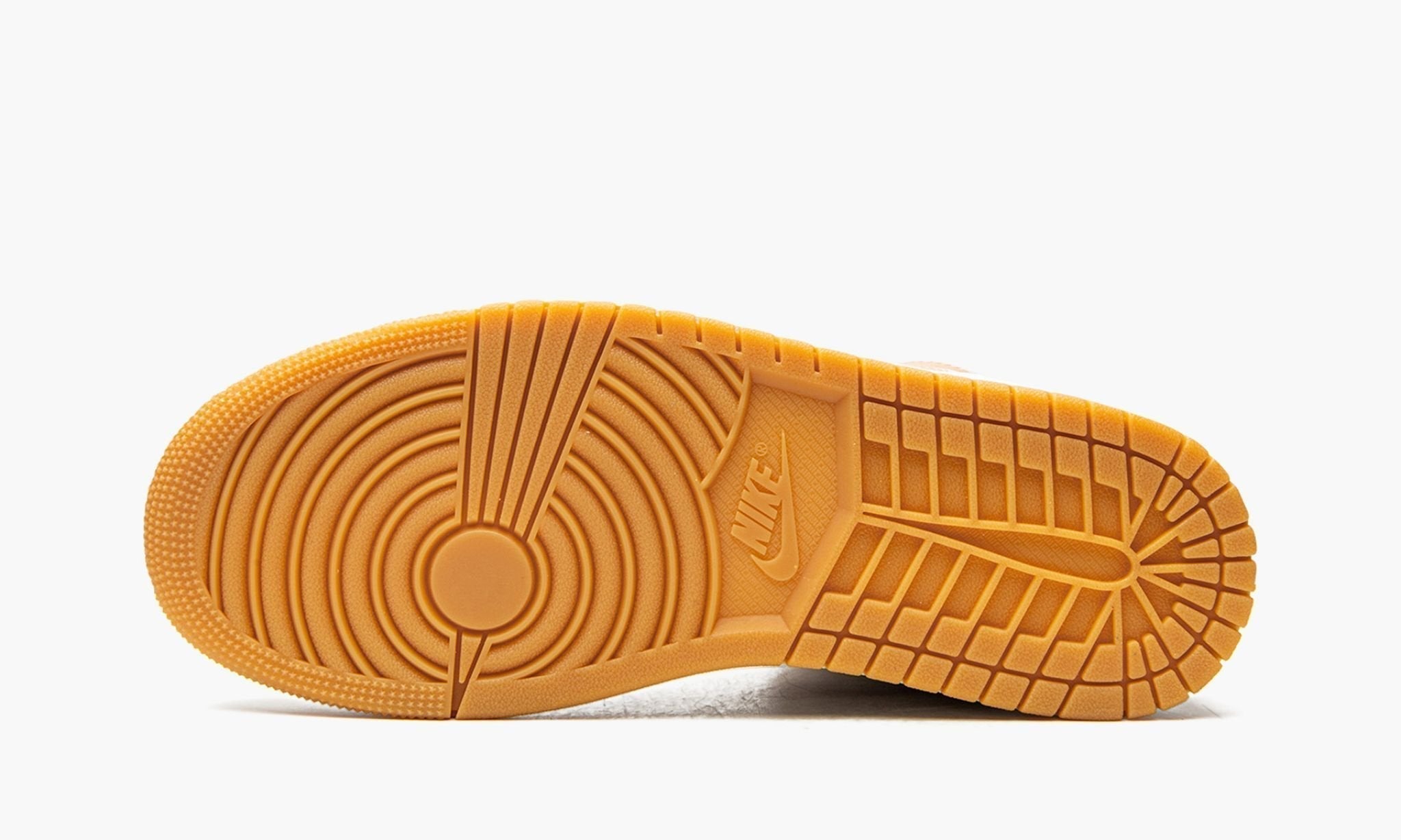 air-jordan-1-mid-_26_238220tan-gum_26_238221-9311-mrzgb.jpg