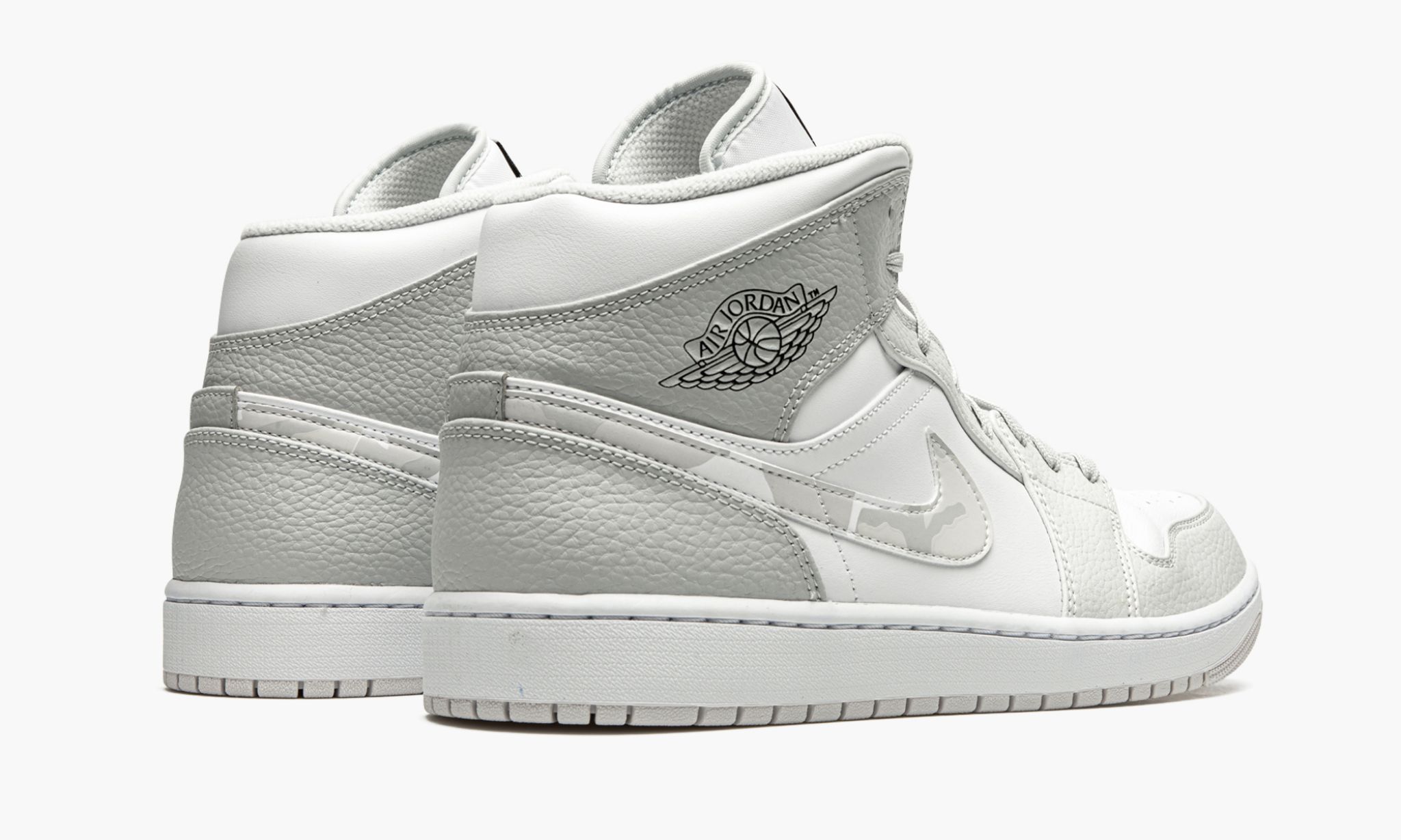 air-jordan-1-mid-_26_238220white-camo_26_238221-5743-s2fui.jpg