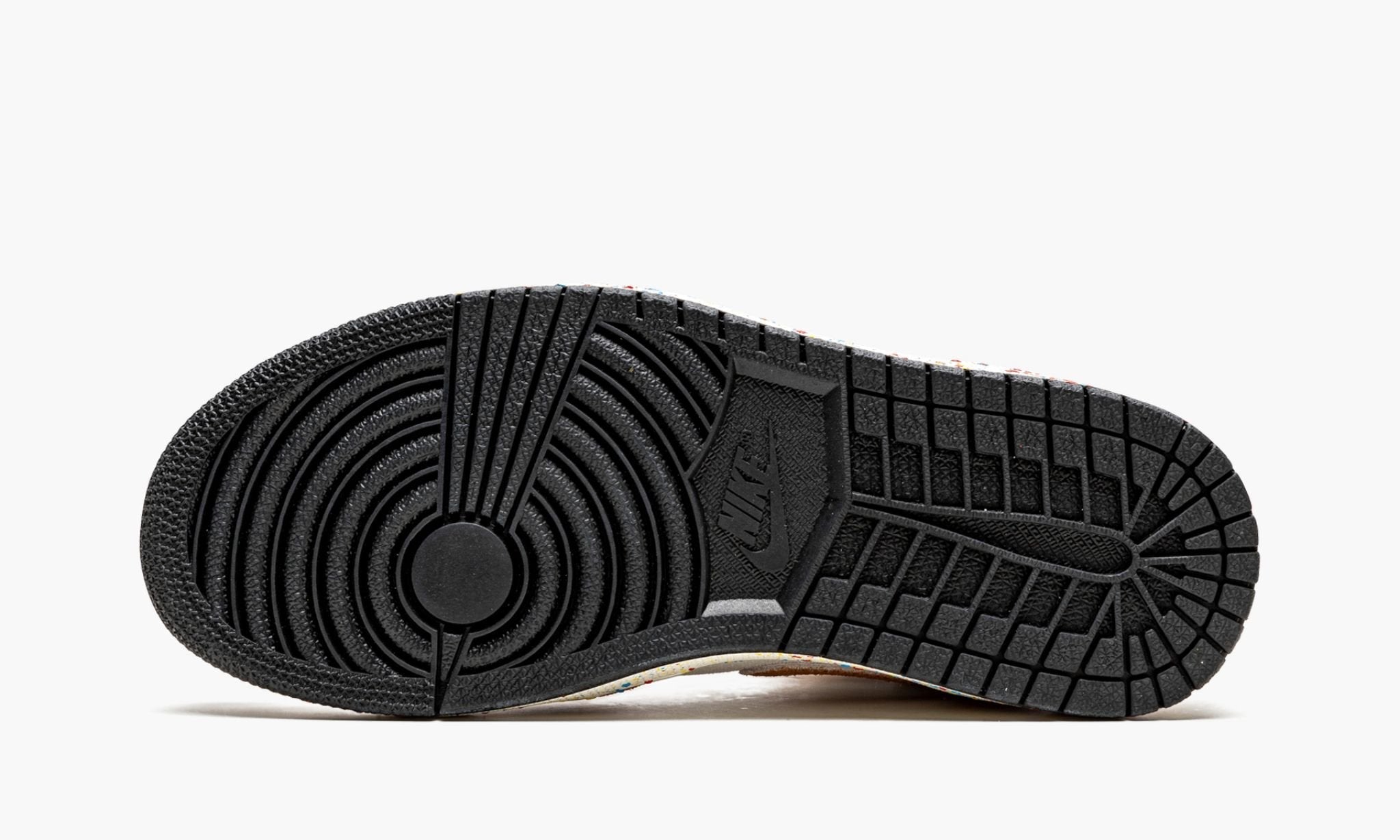air-jordan-1-mid-se-_26_238220brushstroke_26_238221-3218-kvkfl.jpg