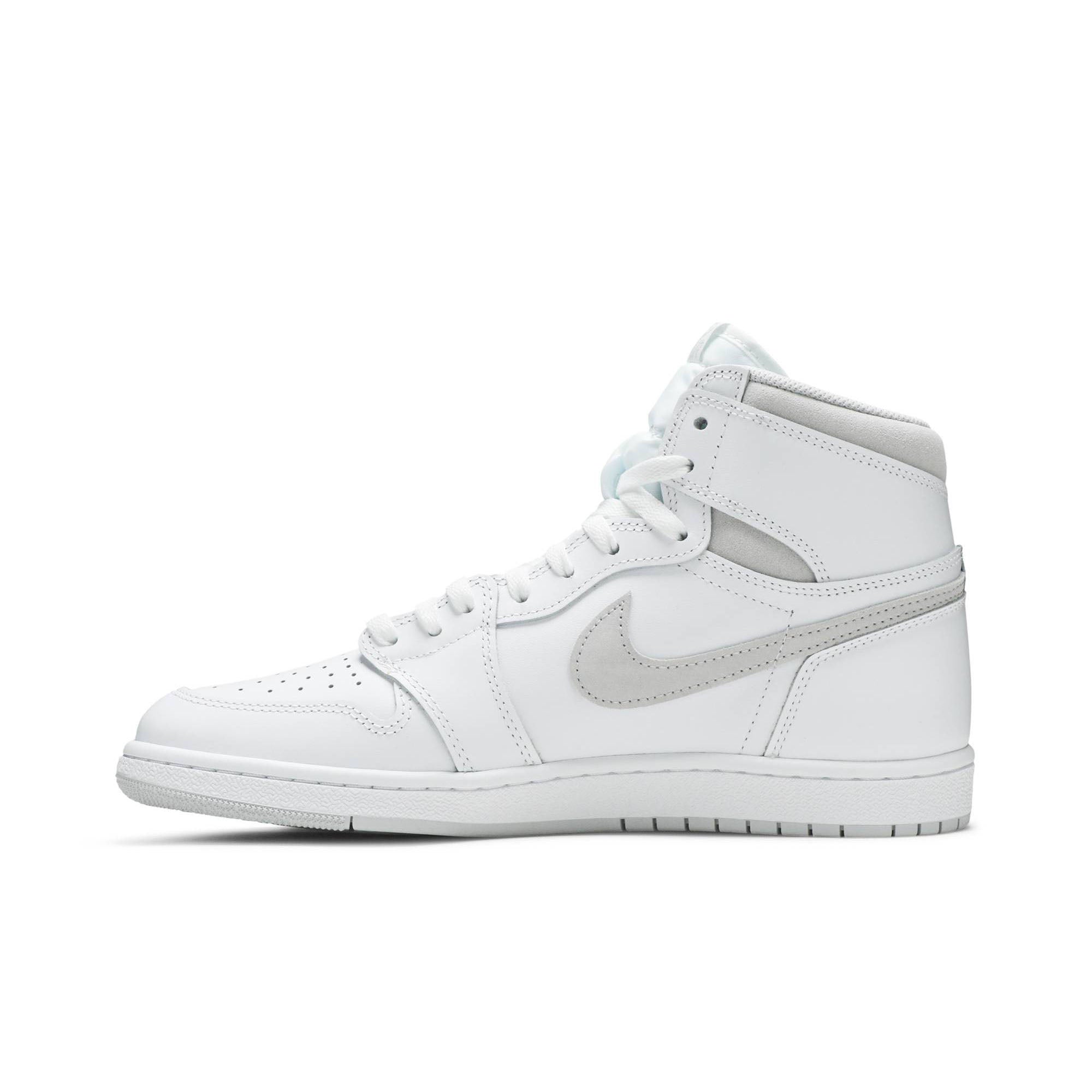 air-jordan-1-retro-high-_26_23821785-og-_26_238216neutral-grey_26_238217-bq4422-100-7994-6l11h.jpg