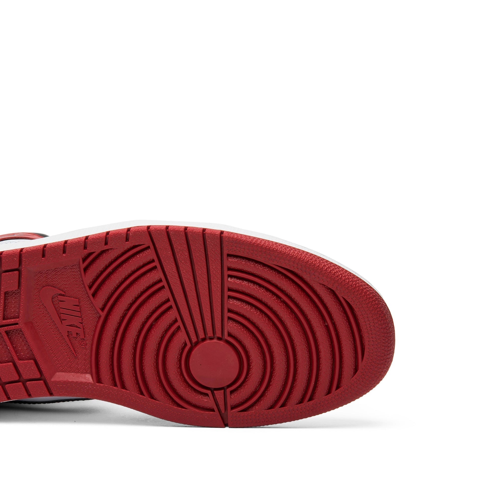 air-jordan-1-retro-high-og-_26_238216black-toe_26_238217-2016-555088-125-9817-ne6fm.jpg