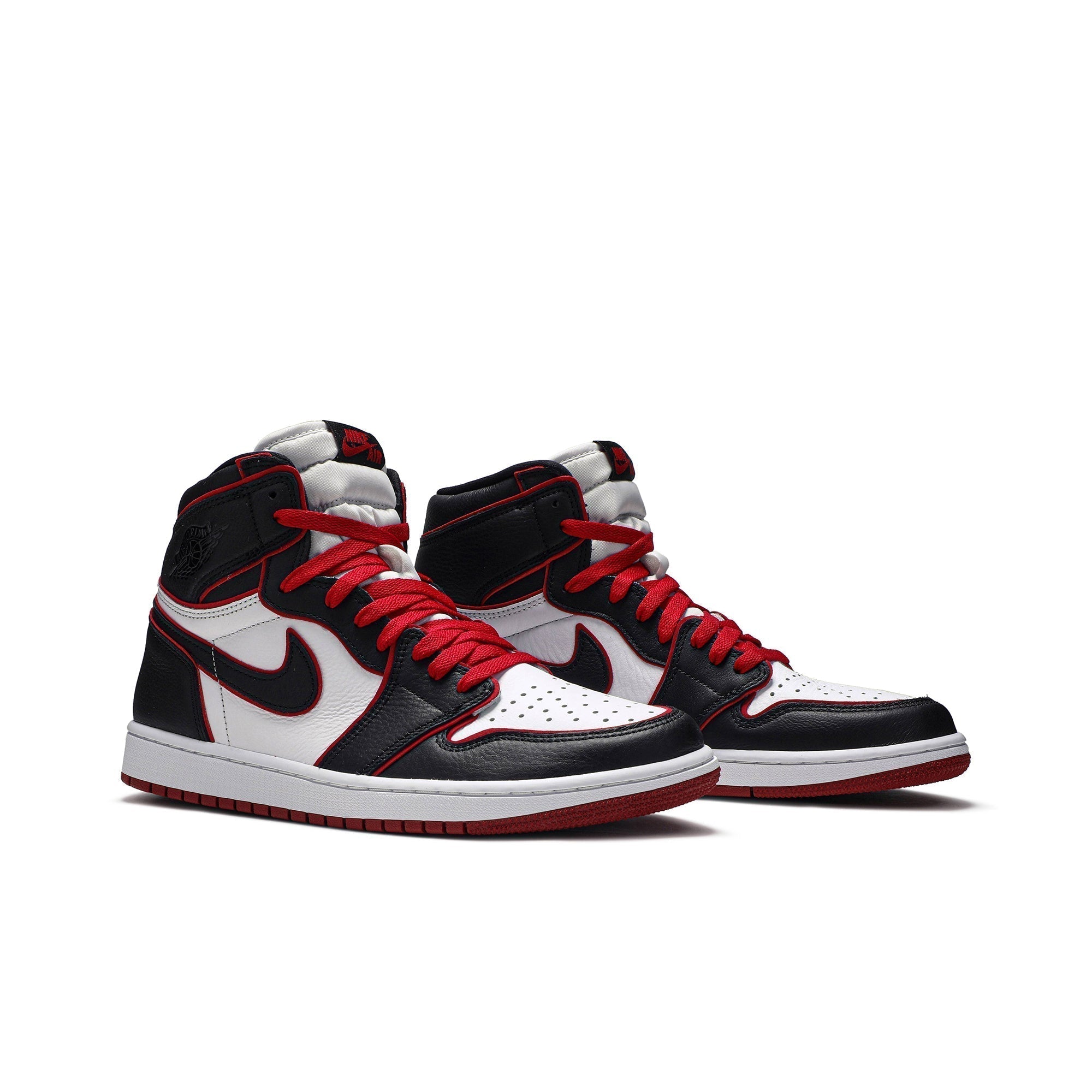 air-jordan-1-retro-high-og-_26_238216bloodline_26_238217-555088-062-7713-xmt23.jpg