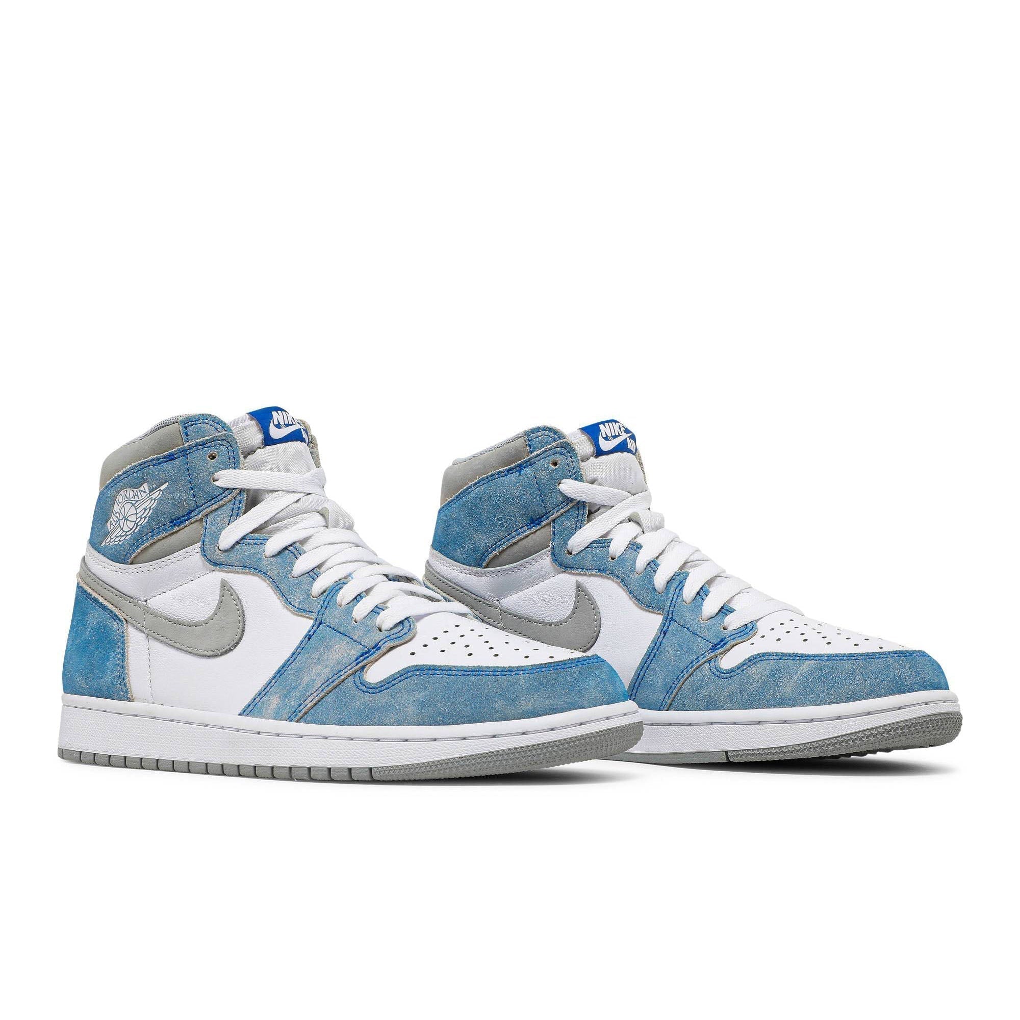 air-jordan-1-retro-high-og-_26_238216hyper-royal_26_238217-555088-402-2012-0jbd4.jpg