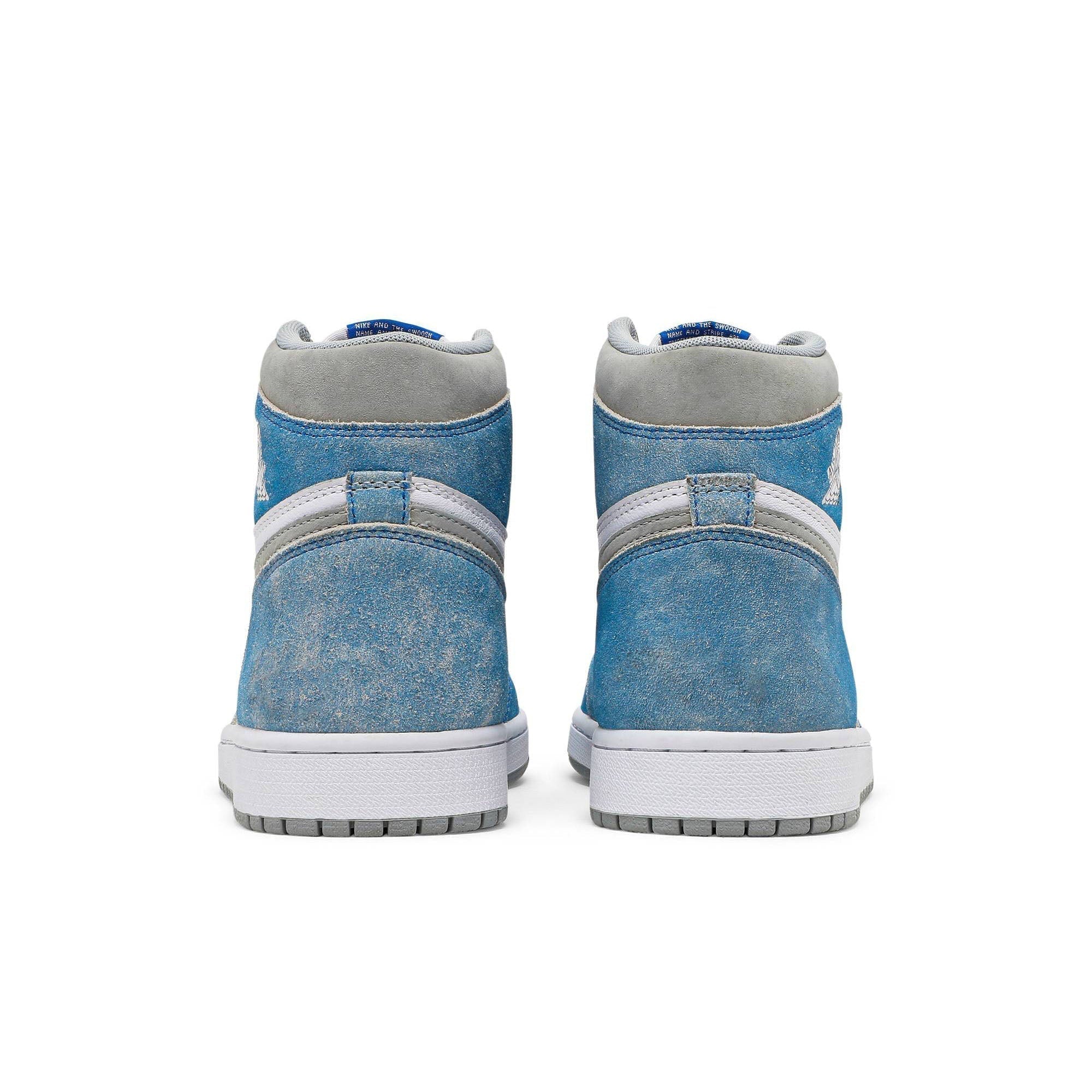 air-jordan-1-retro-high-og-_26_238216hyper-royal_26_238217-555088-402-4978-nwers.jpg