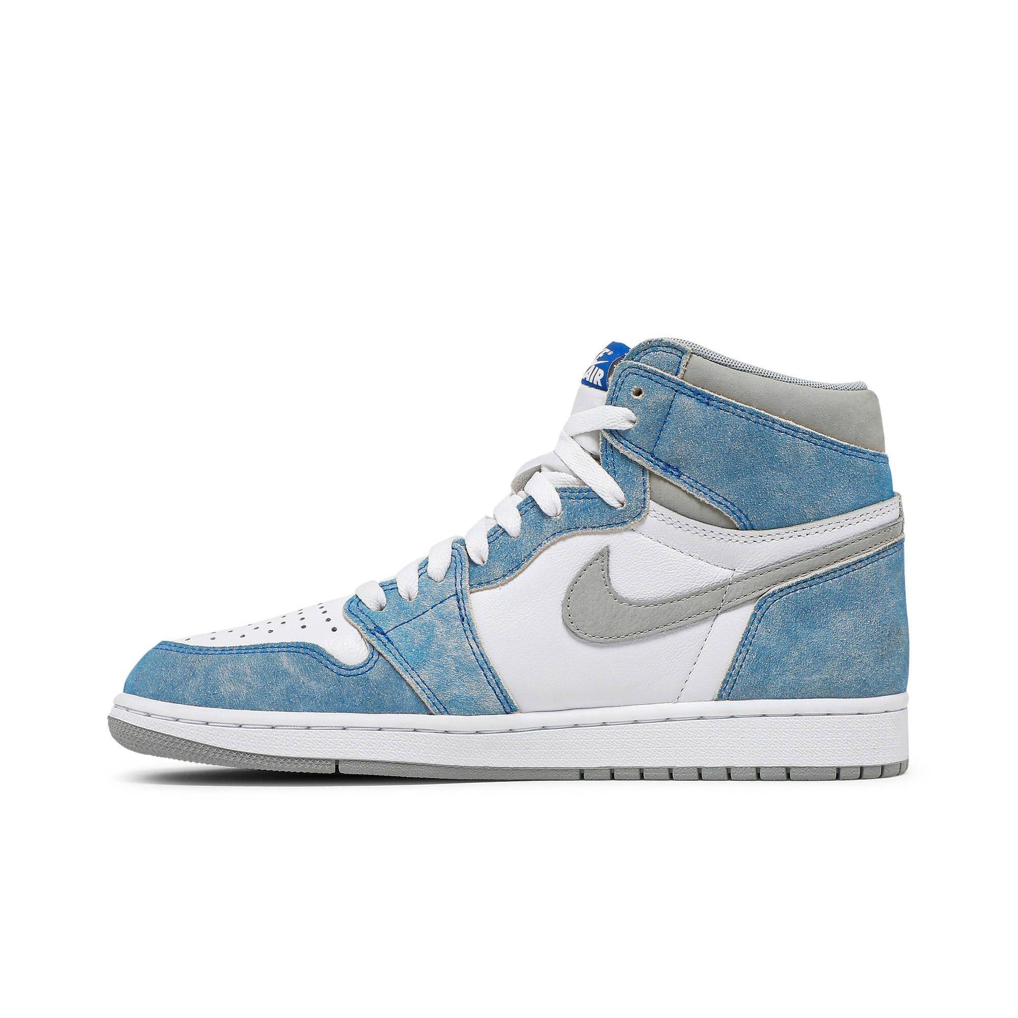 air-jordan-1-retro-high-og-_26_238216hyper-royal_26_238217-555088-402-6690-92h9r.jpg