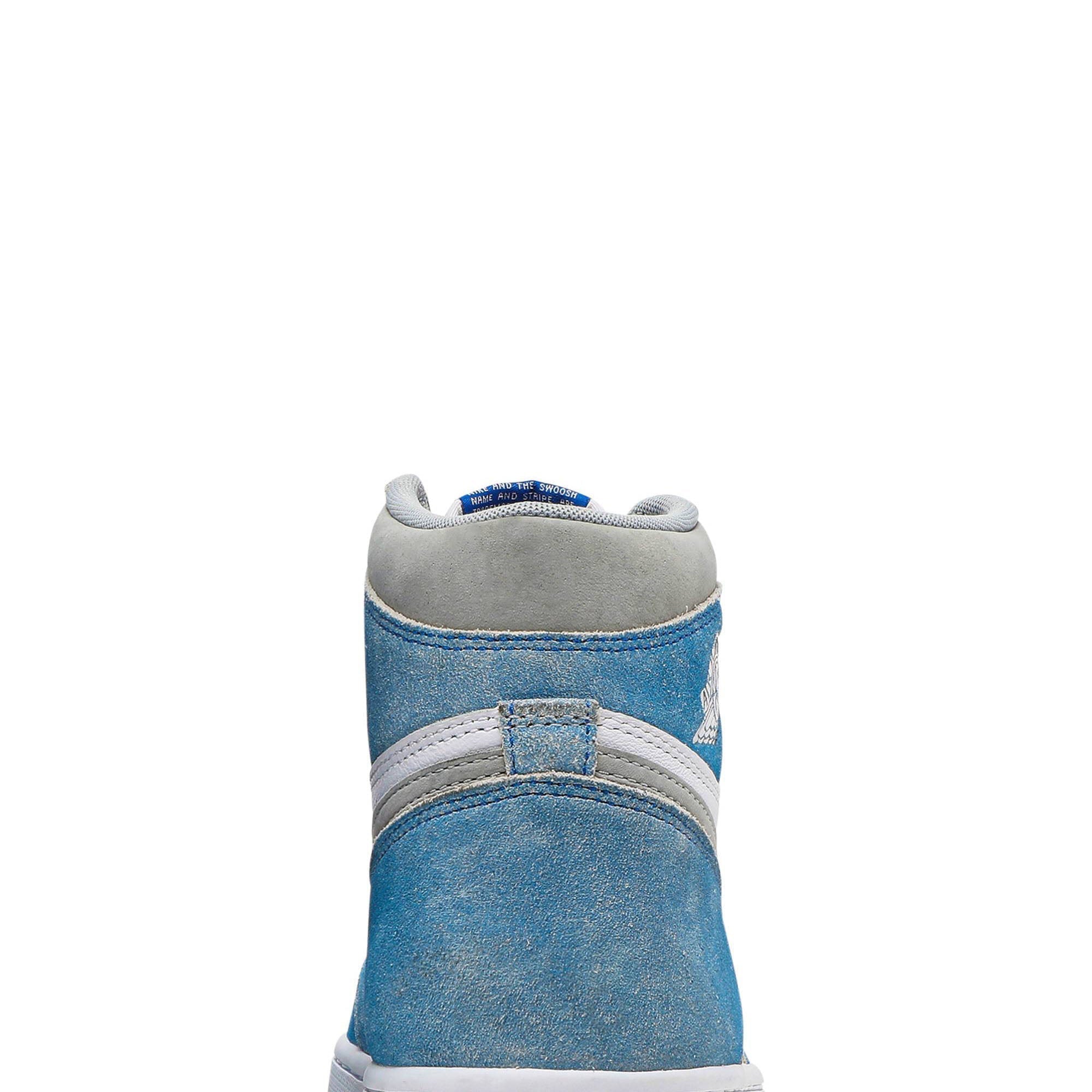 air-jordan-1-retro-high-og-_26_238216hyper-royal_26_238217-555088-402-7986-sdwy6.jpg