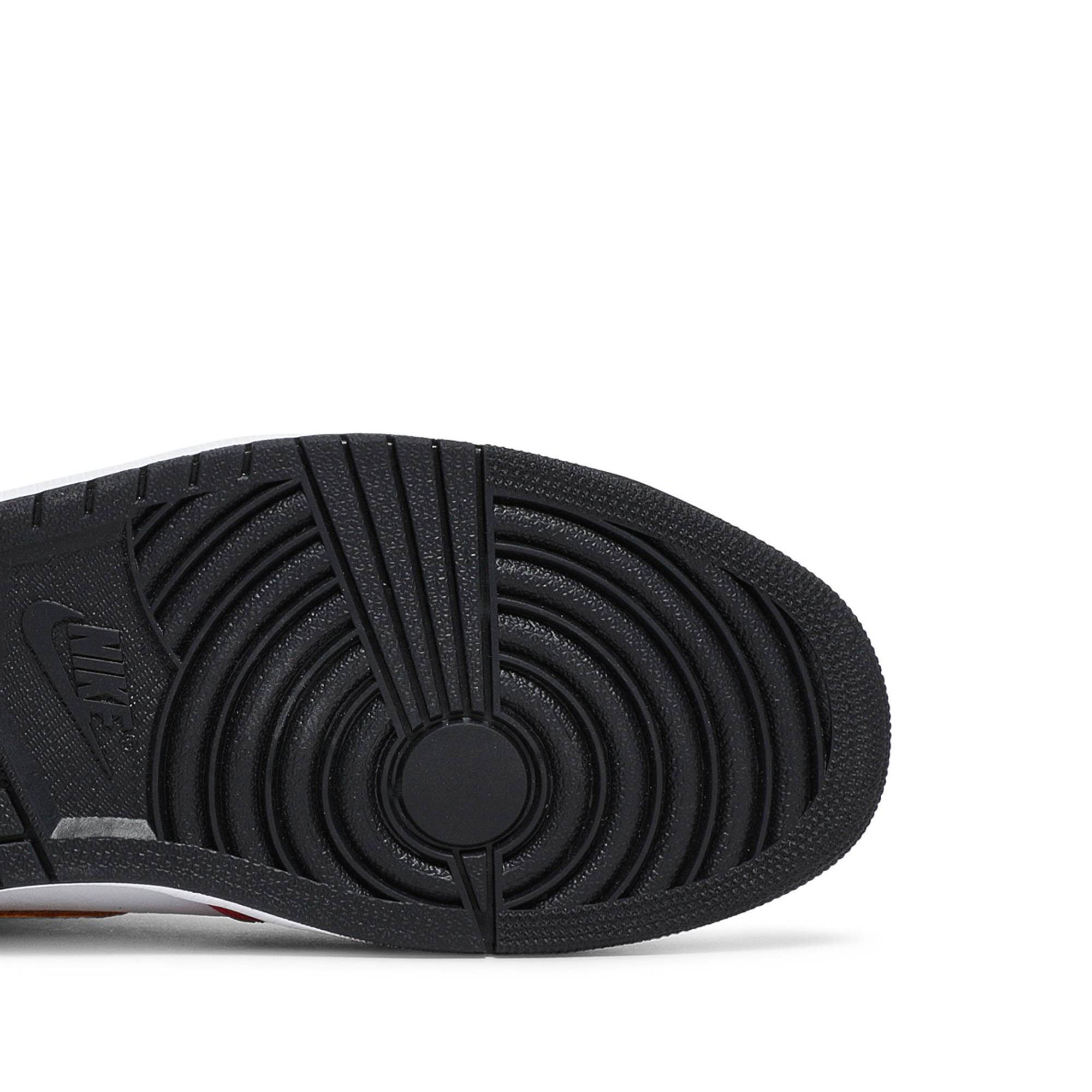 air-jordan-1-retro-high-og-_26_238216light-fusion-red_26_238217-555088-603-9366-sbka6.jpg