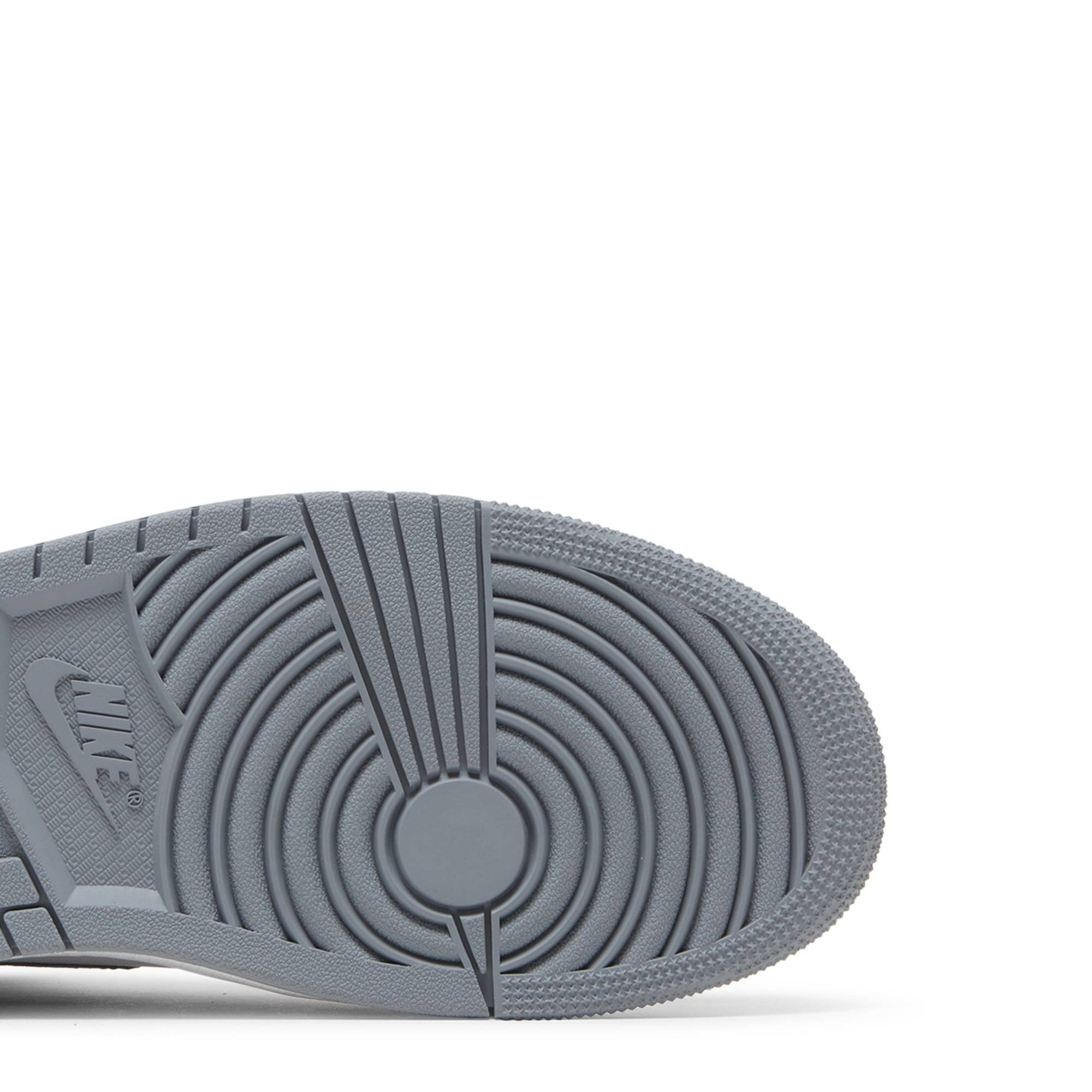 air-jordan-1-retro-high-og-_26_238216stealth_26_238217-555088-037-3654-yoqez.jpg
