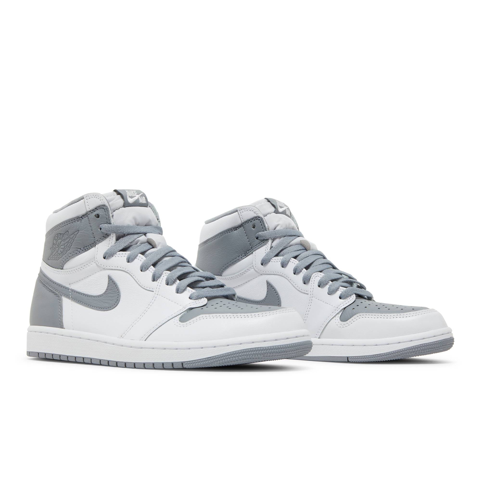 air-jordan-1-retro-high-og-_26_238216stealth_26_238217-555088-037-4404-js4vc.jpg