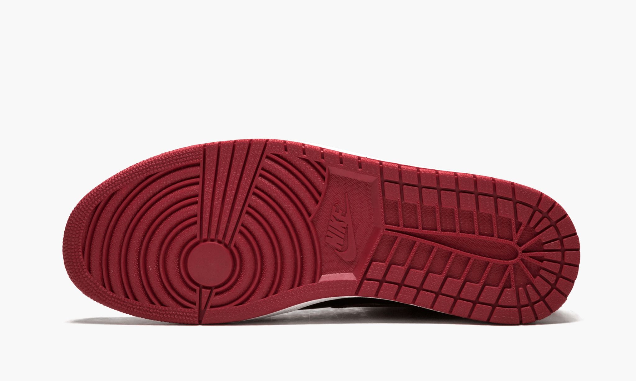 air-jordan-1-retro-high-og-_26_238220bred_26_238221-1055-ane8q.jpg