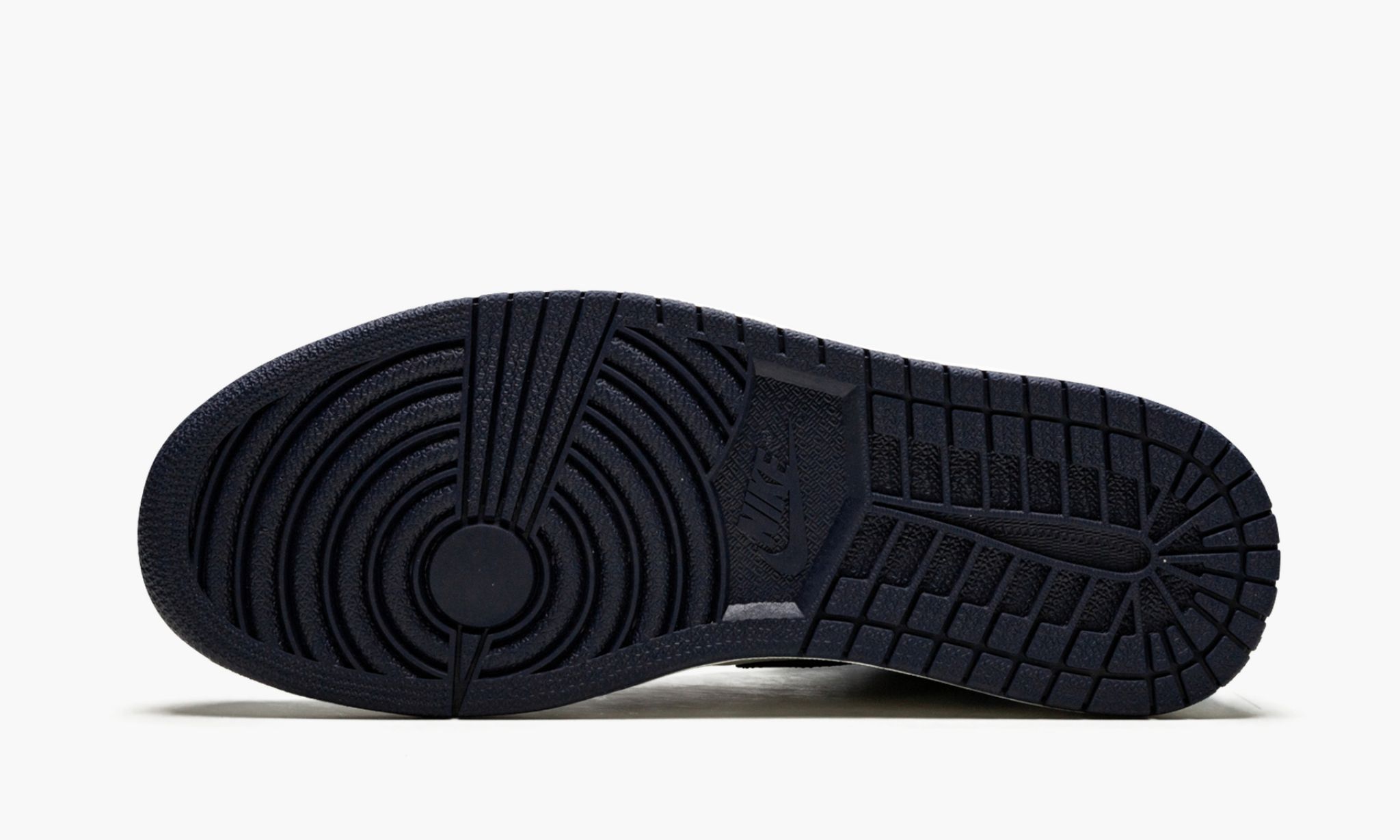 air-jordan-1-retro-high-og-_26_238220obsidianuniversity-blue_26_238221-1404-ut9il.jpg