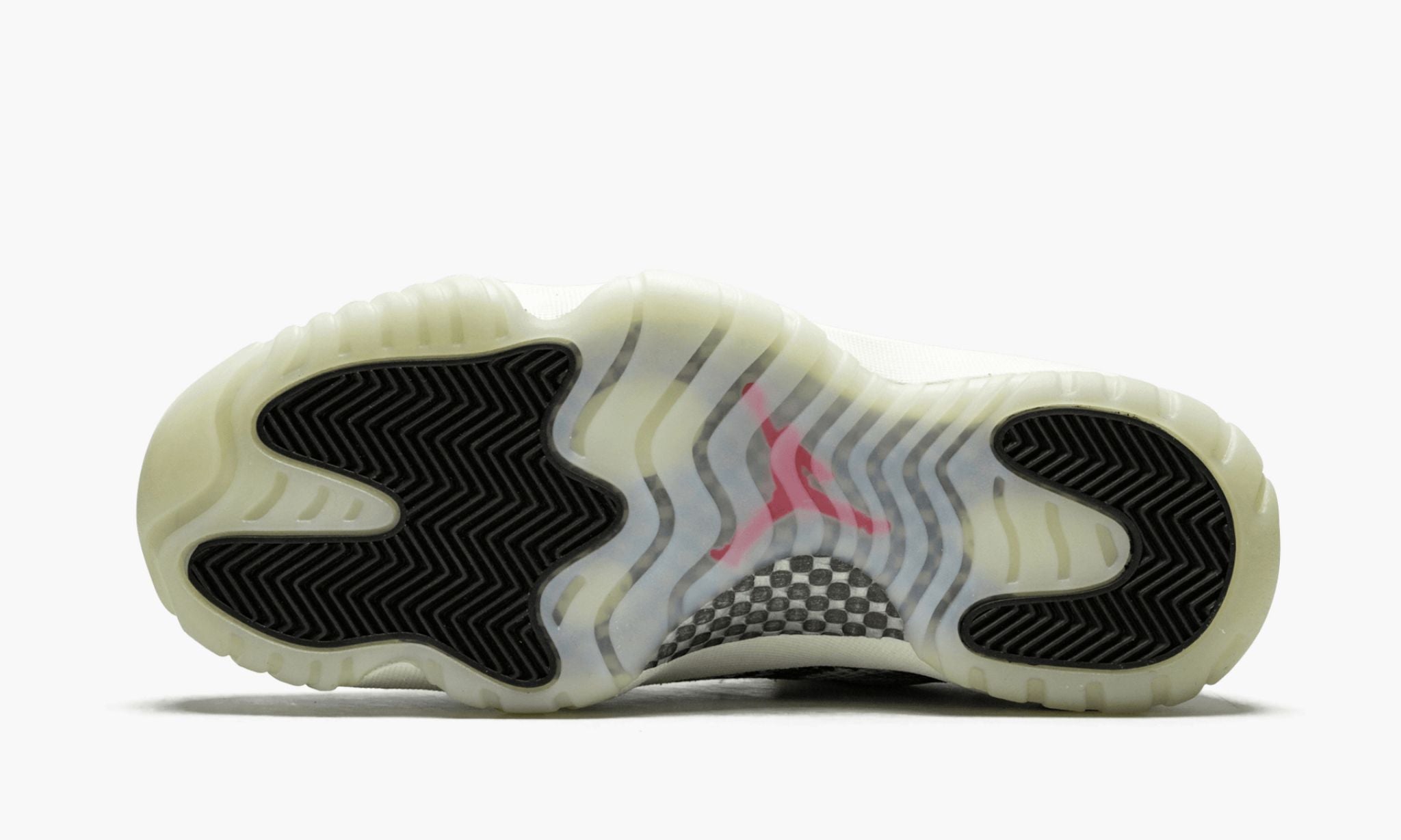 air-jordan-11-retro-low-_26_238220snakeskin-light-bone_26_238221-5369-xrada.jpg