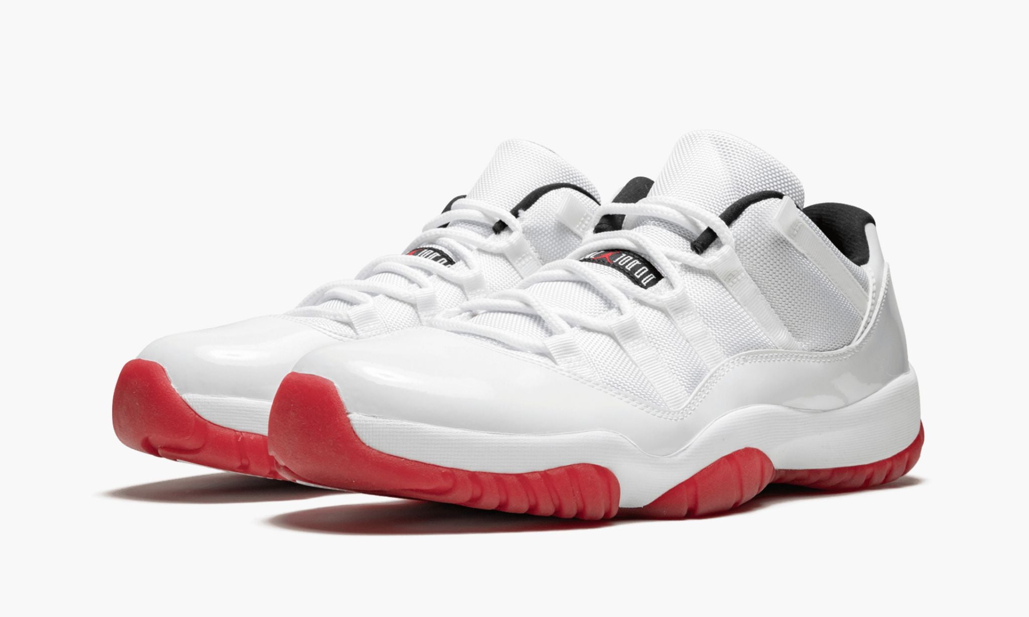 air-jordan-11-retro-low-_26_238220whitevarsity-red_26_238221-5416-g4rb4.jpg