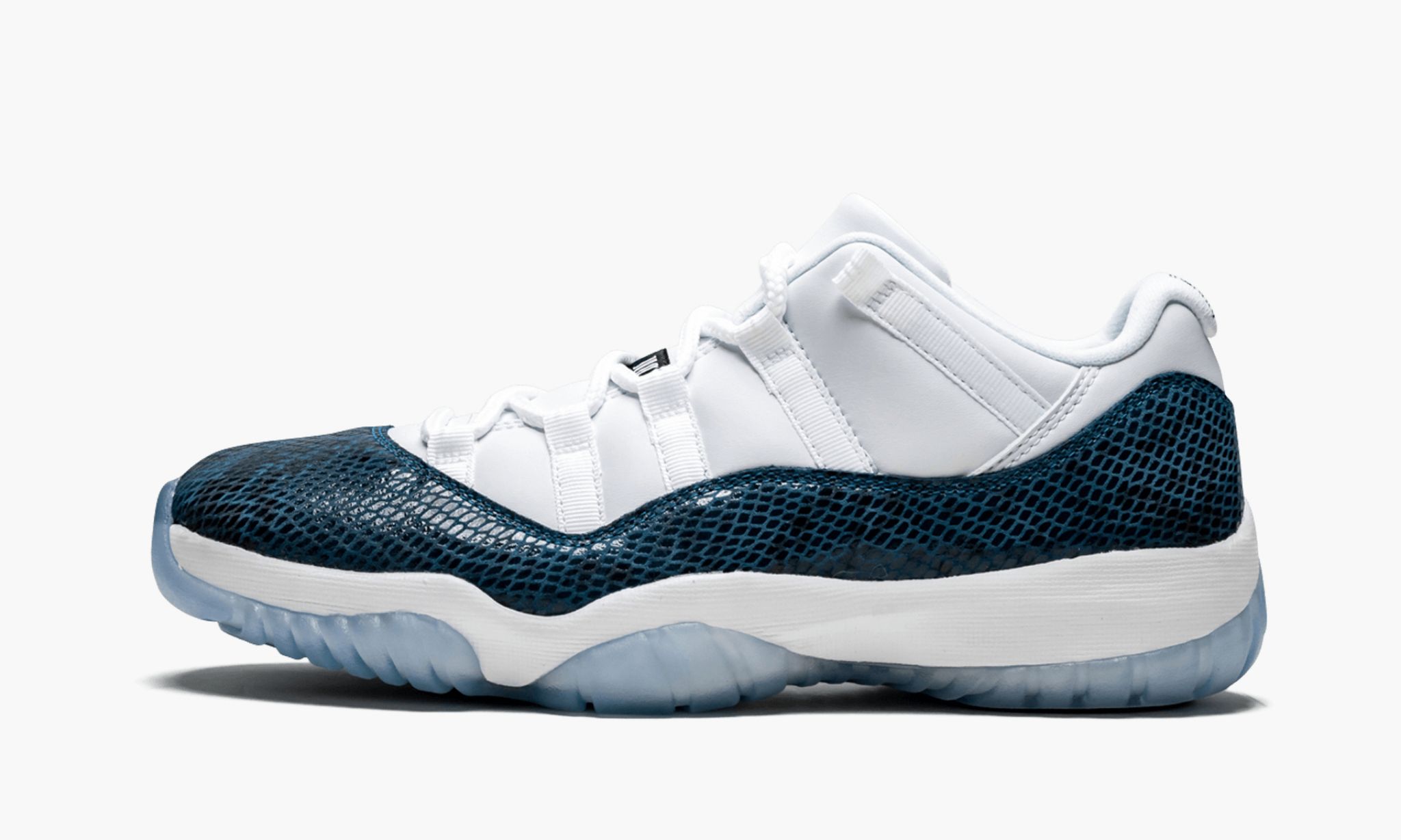air-jordan-11-retro-low-le-_26_238220blue-snakeskin_26_238221-8494-qggrk.jpg