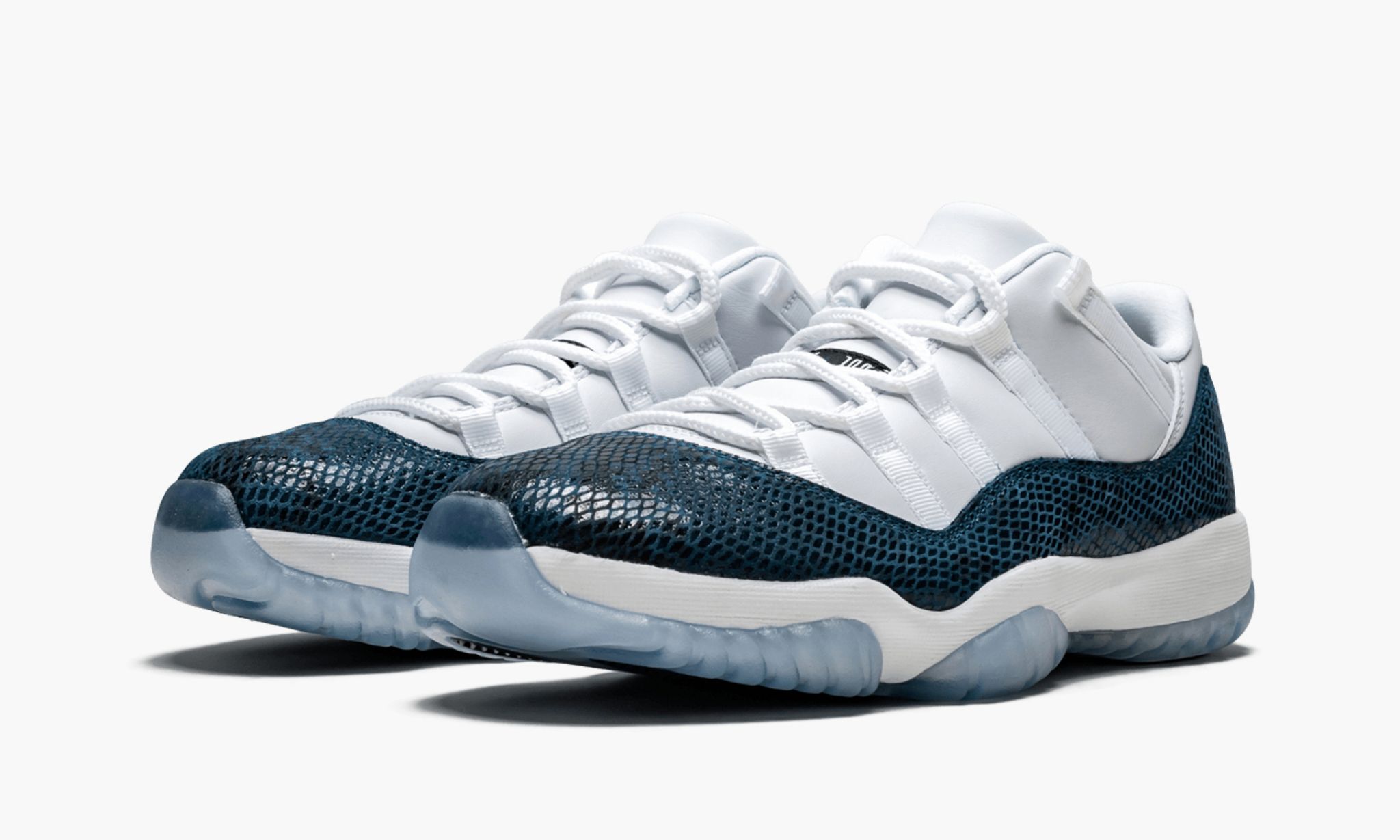 air-jordan-11-retro-low-le-_26_238220blue-snakeskin_26_238221-9560-metnc.jpg