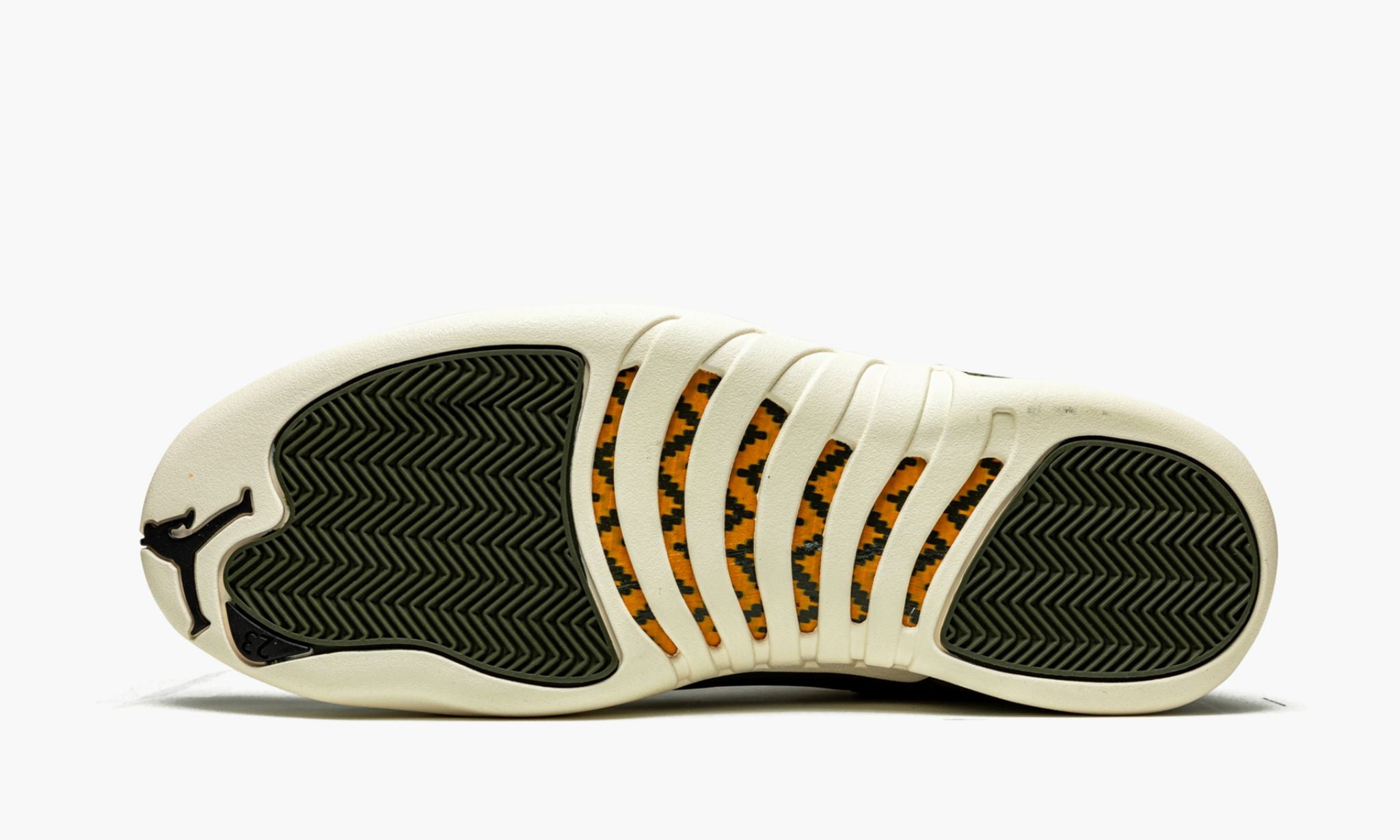 air-jordan-12-_26_238220cp3-class-of-2003_26_238221-4332-abuvb.jpg