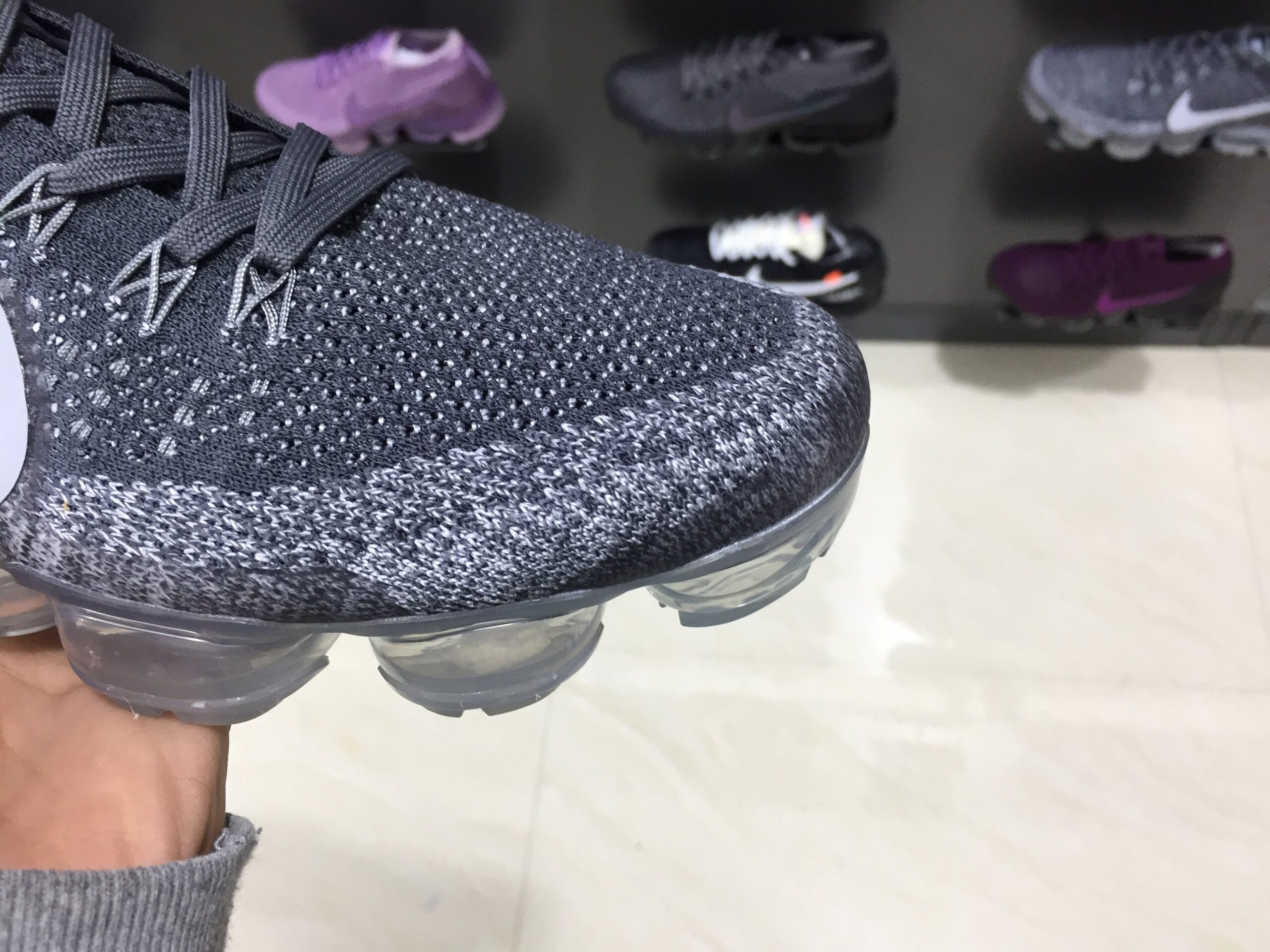 f6494729-NikeAirVaporMaxAsphalt_5_2c7af371-4044-42af-8d24-8f3e2a834e68.jpg