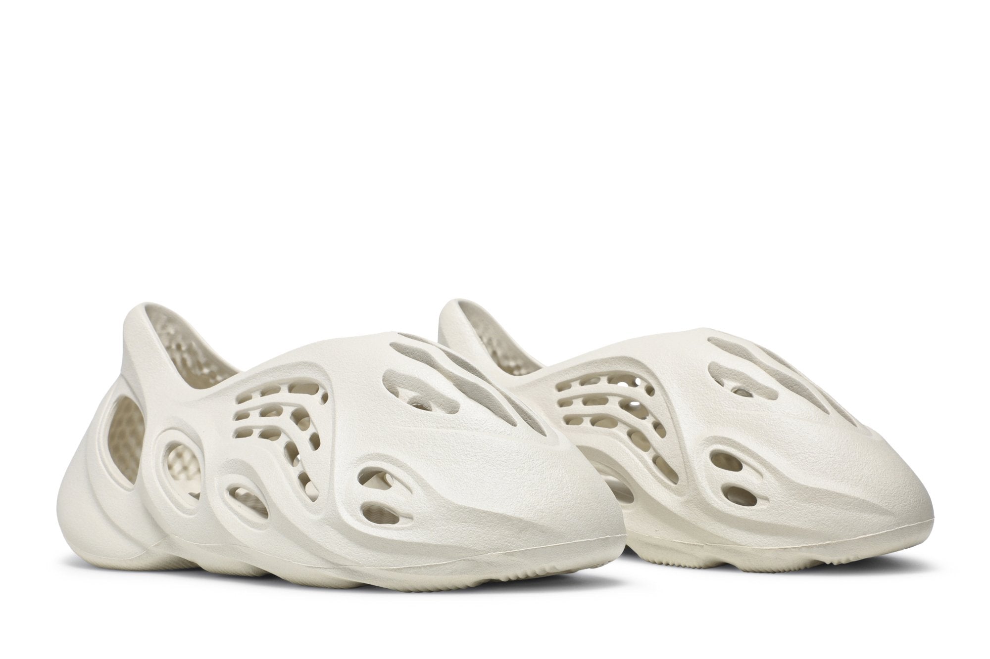 yeezy-foam-runner-ararat-3961-dbfhx.jpg