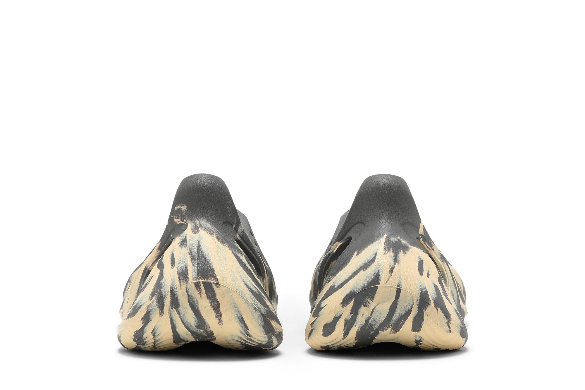 yeezy-foam-runner-mxt-moon-grey-9549-wn1ae.jpg
